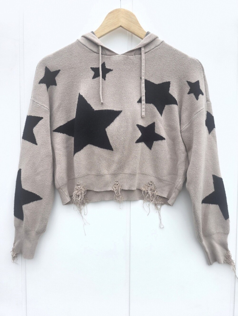Social Collision Black Star Destructed Crop Oatmeal Black Hoodie Large